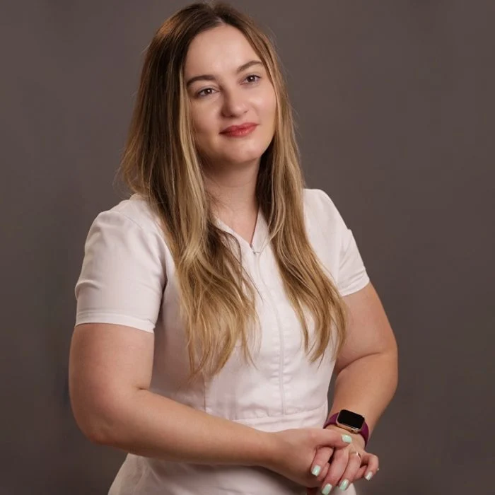 Dr. Anastasia Strungaru - Stomatolog clinica Punto Bianco Moldova - specializată în terapie, endodonție și restaurări dentare