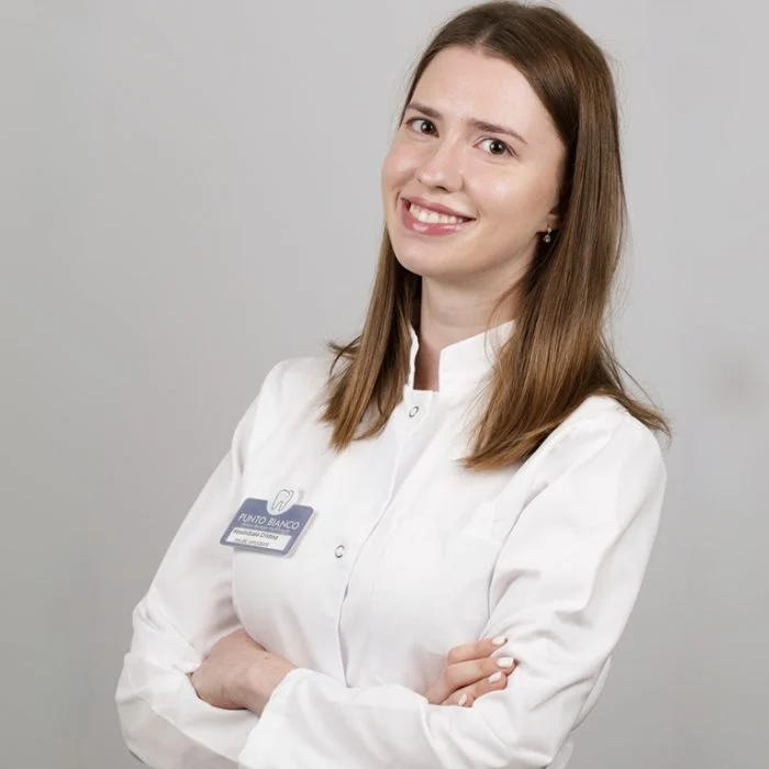 Dr. Cristina Hmelnitcaia- medic dentist Clinica Punto Bianco Moldova - specializată în tratamente de ortodonție