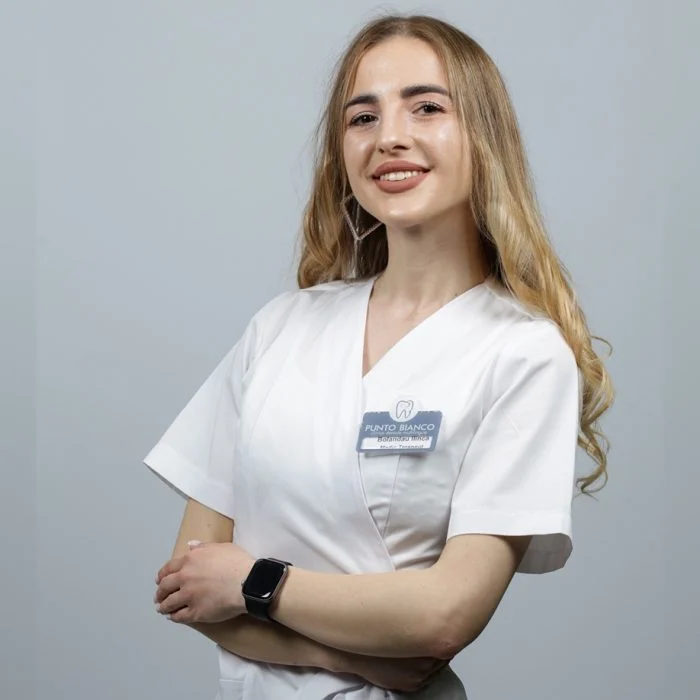 Dr. Ilinca Bolandau - medic dentist Clinica Punto Bianco Moldova - specializată în tratamente de canal, restaurări și terapie dentară