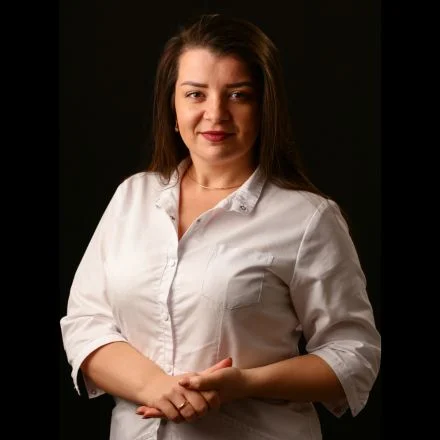 Dr. Ludmila Zaharia (Людмила Душкова) - medic stomatolog Clinica Punto Bianco Moldova - specializată în tratamente de canal, restaurări și terapie dentară